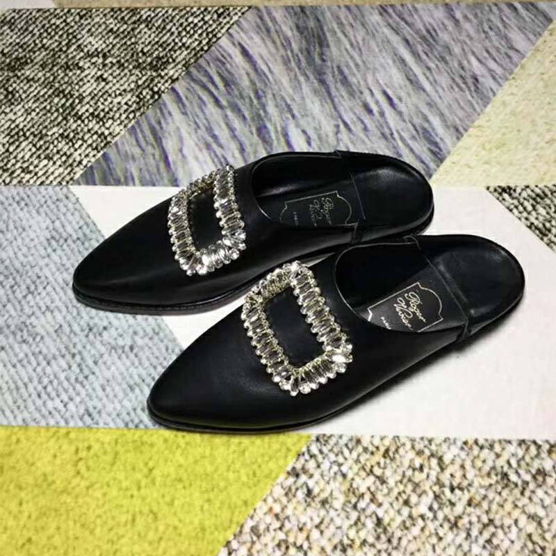 Close-up of the sparkling strass buckle on Bab’ Viv’ Strass Buckle-Black