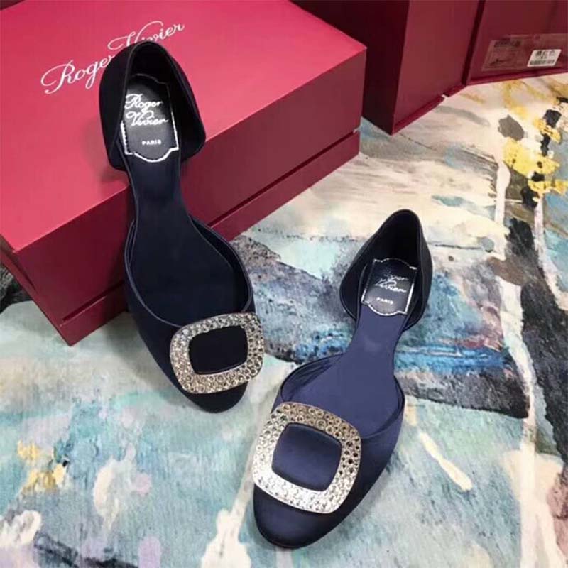 Close-up of silver buckle hardware on Roger Vivier Women Shoes Chips Ballerinas-Navy