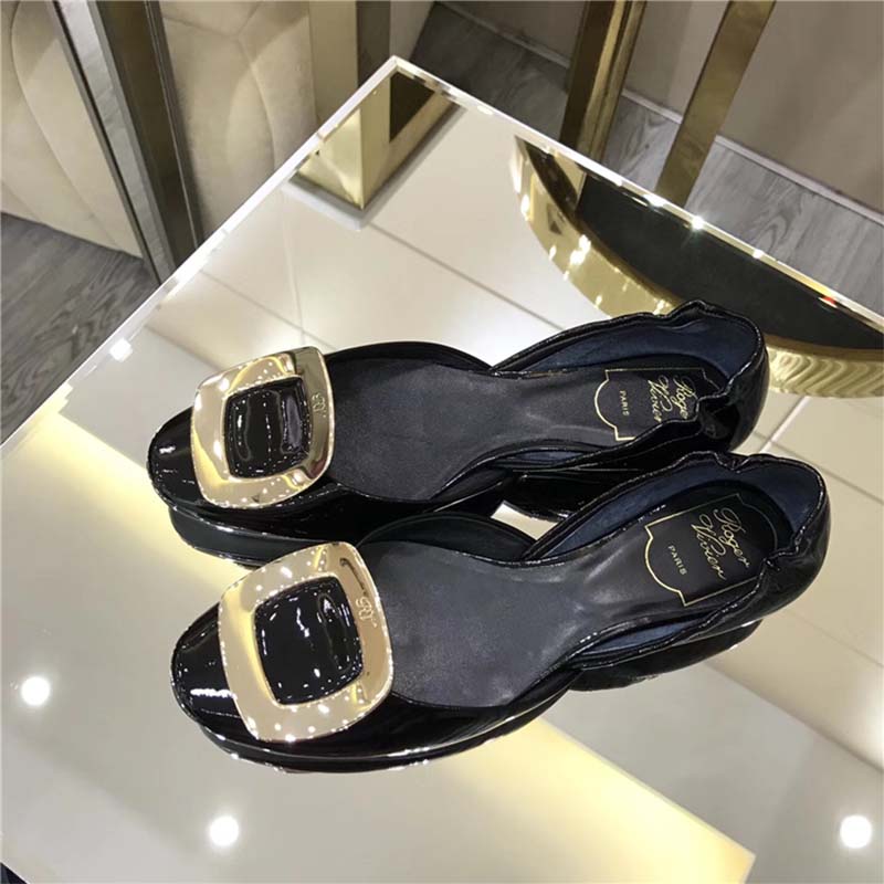 Close-up of buckle detail on Roger Vivier Women Shoes Chips Ballerinas