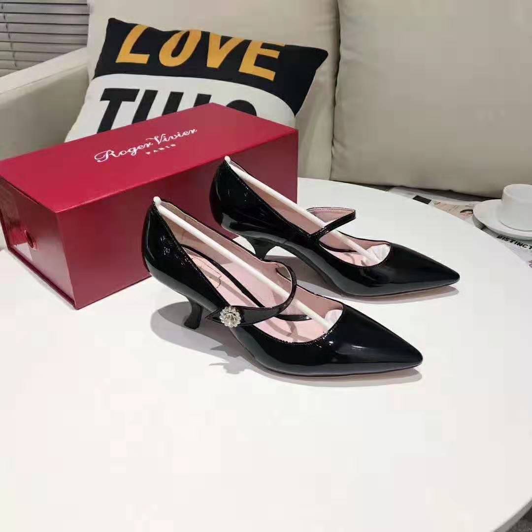 Close-up of jewel button detail on Roger Vivier Women Shoes Jewel Button Ballerinas-Black