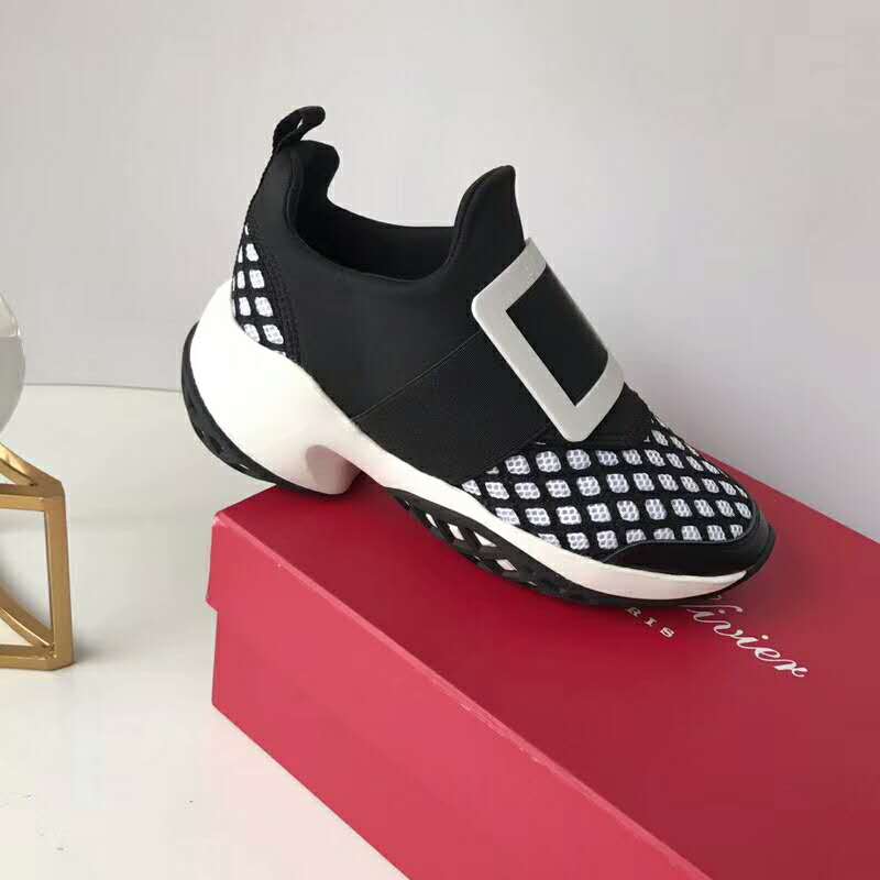 Close-up of signature buckle on Roger Vivier Women Shoes Viv’ Run Sneakers 75mm Heel-Black