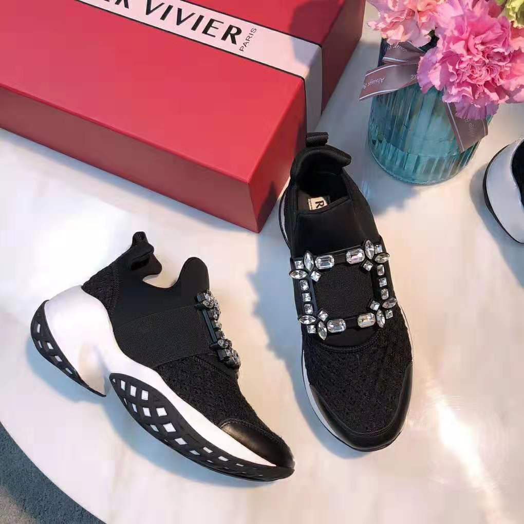 Close-up detail of the strass buckle on Viv’ Run Sneakers black