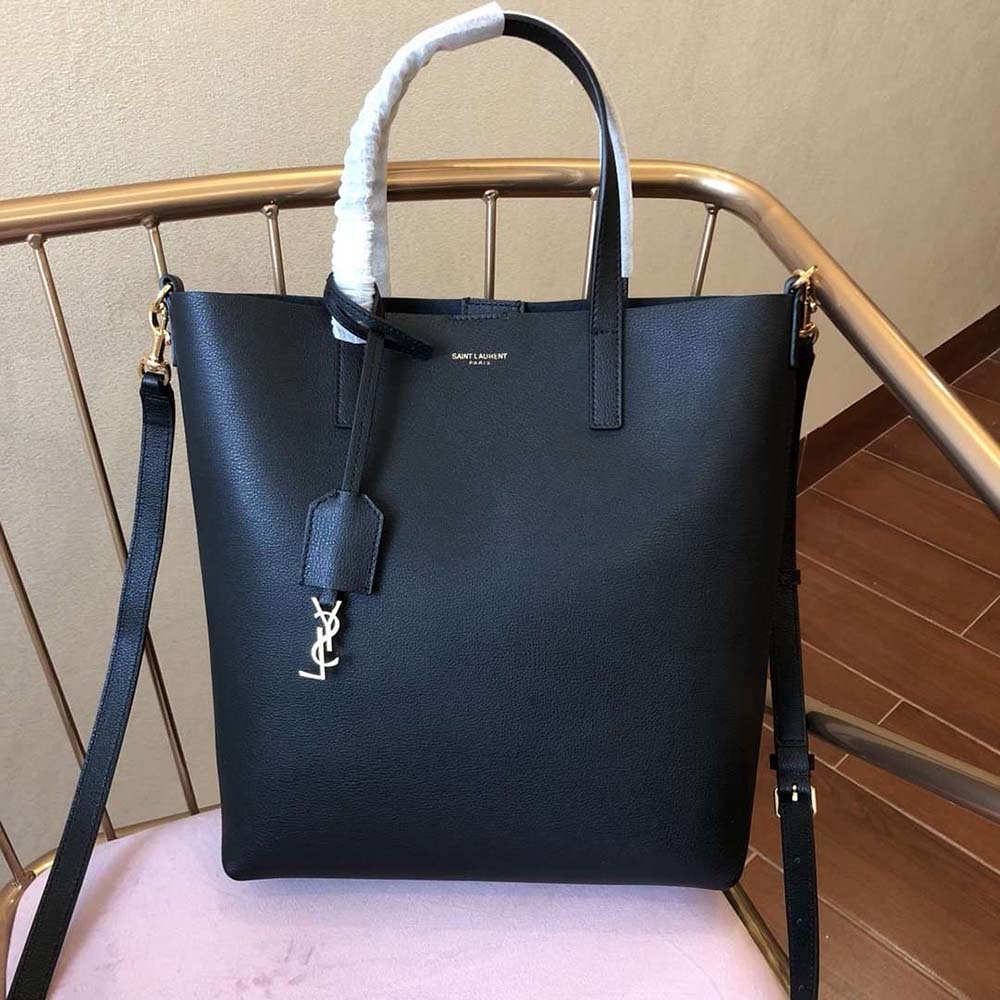 Close-up on gold YSL logo hardware of Saint Laurent Toy Shopping Supple-Black bag