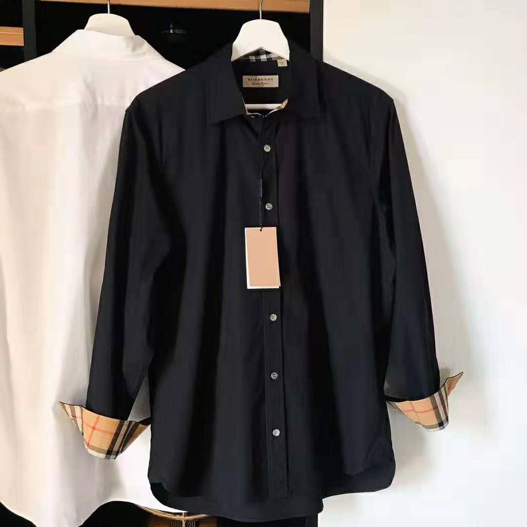Close-up of button closure on Burberry Men Stretch Cotton Poplin Shirt-Black