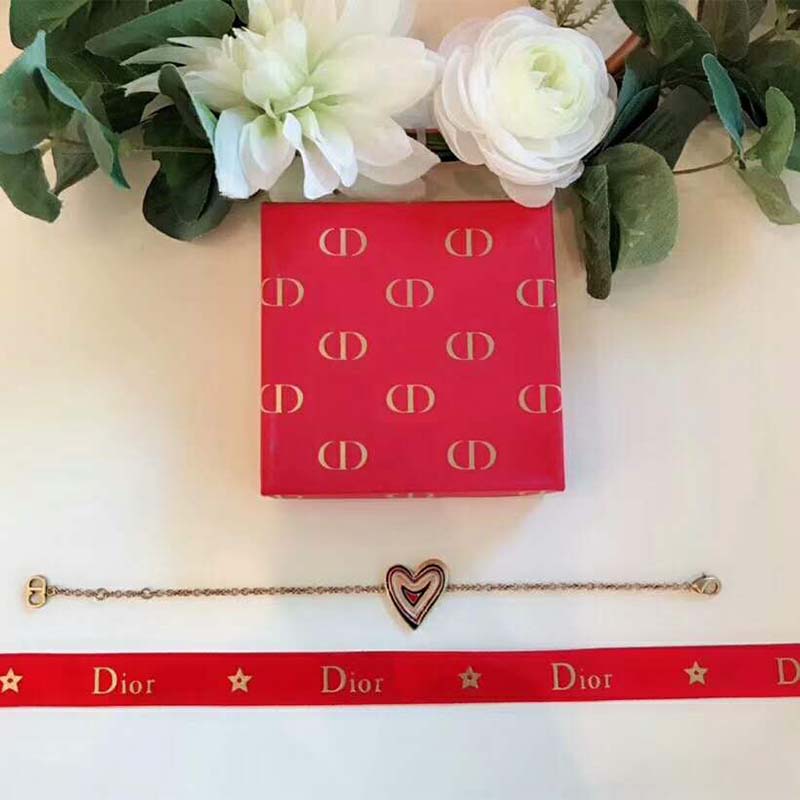 Side angle showing clasp and adjustable chain on Dioramour bracelet