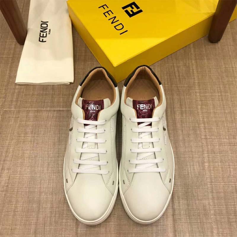 Close-up of leather texture and laces on Fendi Men Shoes Sneakers White Leather Low-Tops