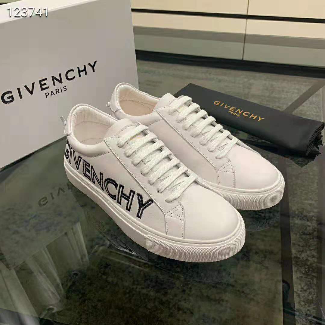Close-up of embossed Reverse logo on heel tab of Givenchy sneakers