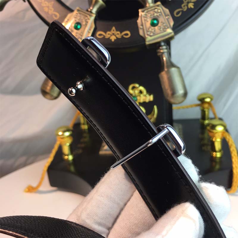 Close-up of polished metal buckle on Hermes Men Rythme Belt Buckle & Reversible Leather Strap