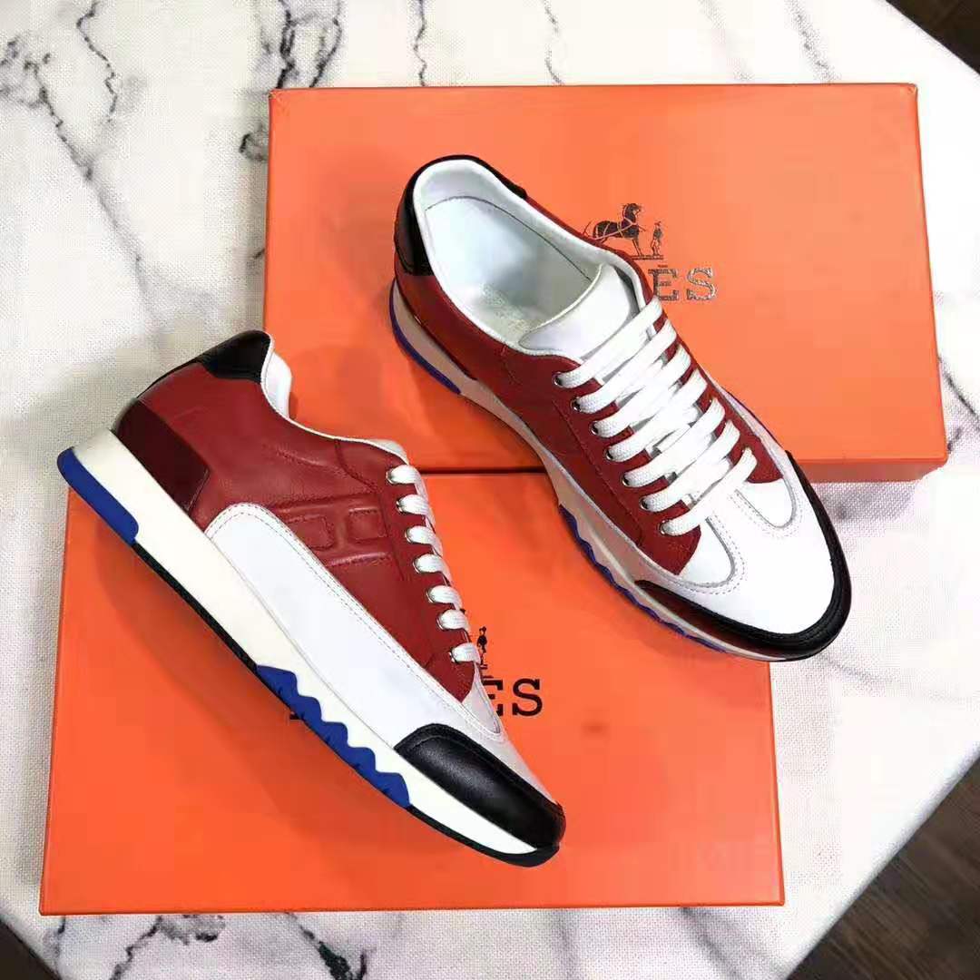 Top-down view highlighting Hermes branding on tongue of Men Trail sneaker