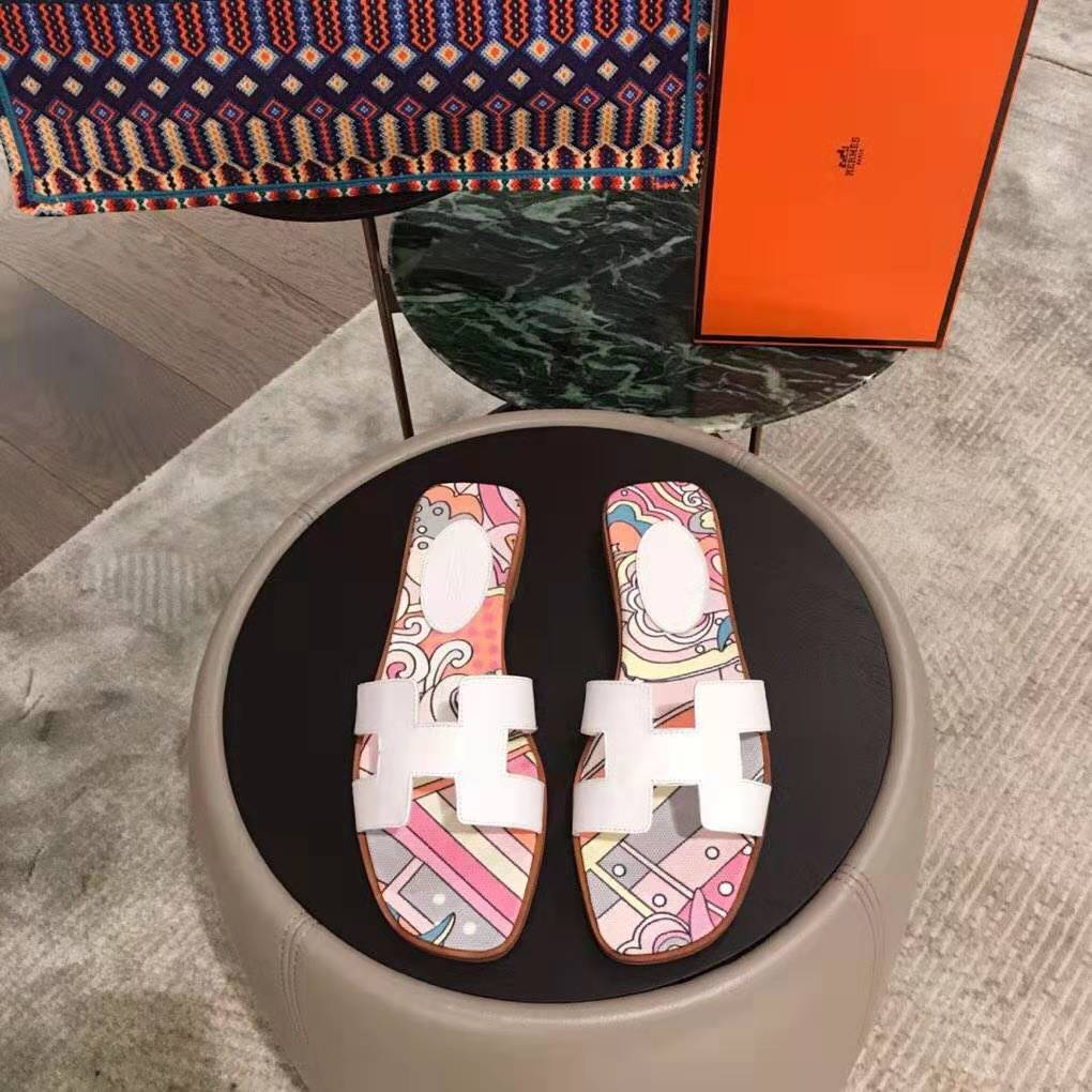 Close-up of Faubourg Rainbow print on Hermes Women Oran Sandal white canvas