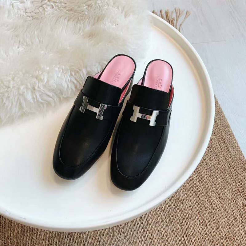 Close-up of black calf leather and H-cut detail on Hermes Paradis Mule