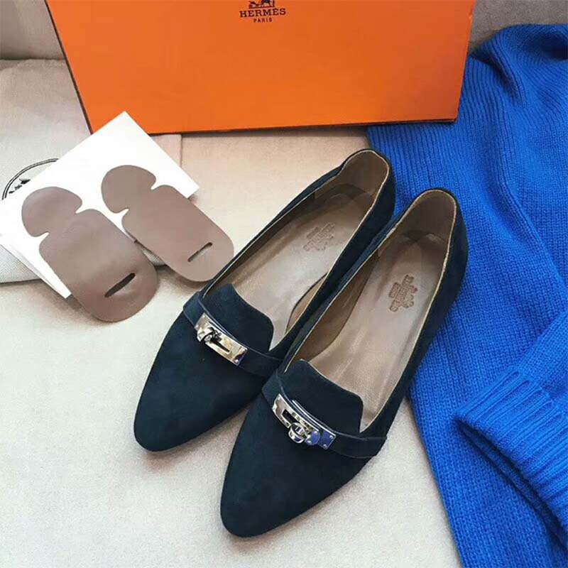 Side profile showing silhouette of Hermes Women Shoes Pegase Ballerina-Navy