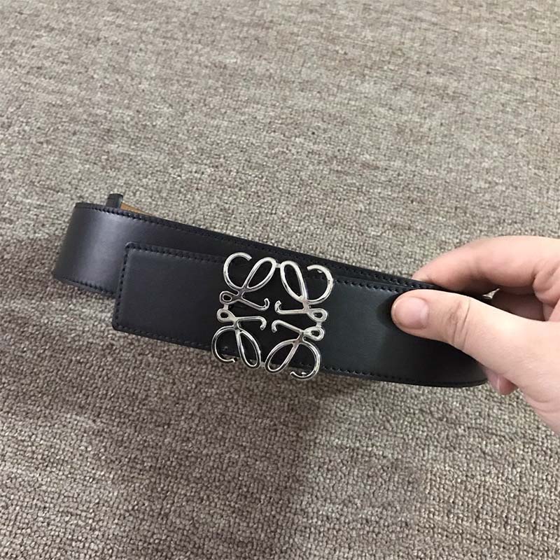 Close-up on palladium Anagram buckle detail of Loewe Men Anagram Belt 3.2Cm