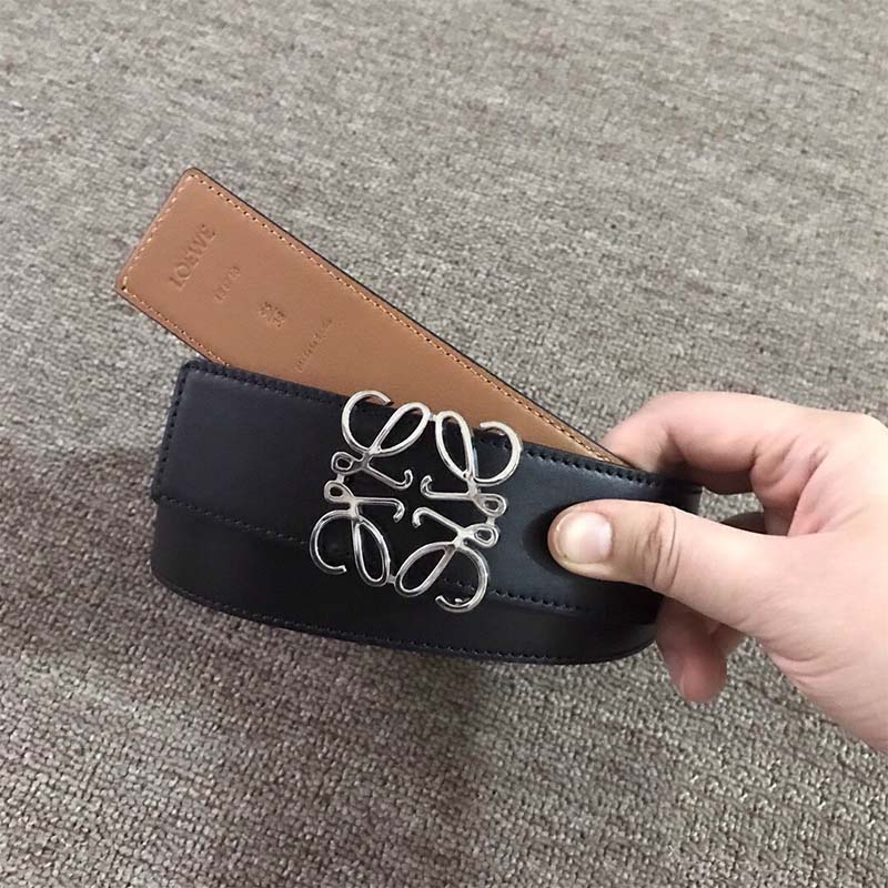 Side angle showing black and tan leather texture on Loewe Men Anagram Belt 3.2Cm