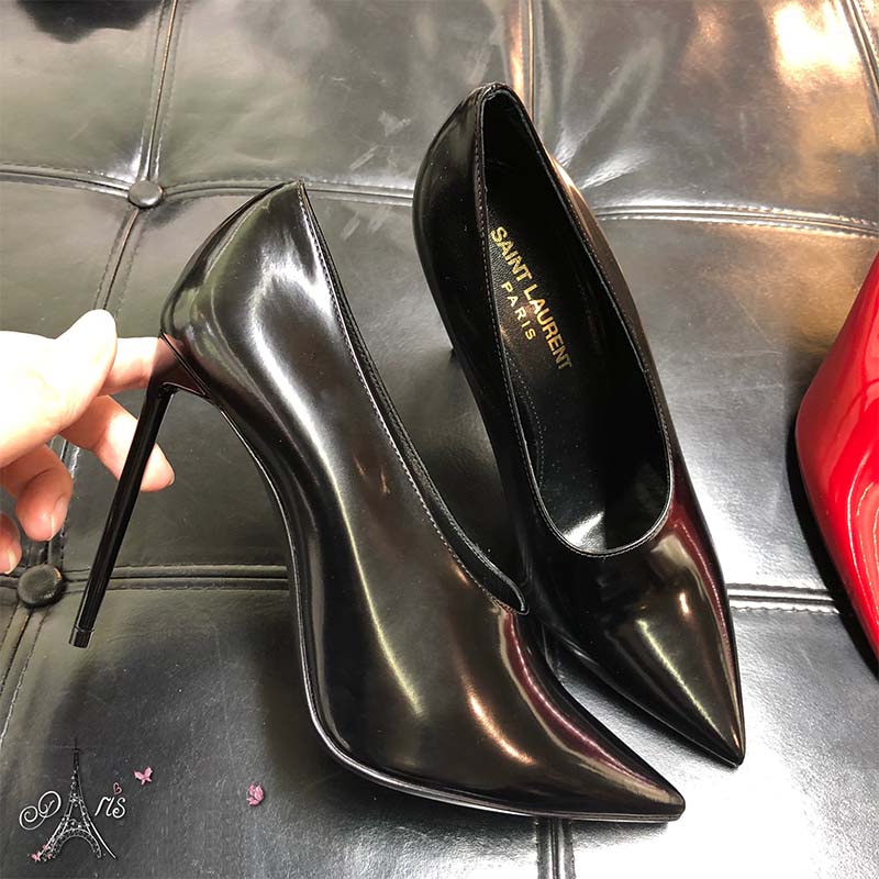 Top-down view showing pointed toe of Saint Laurent YSL Women Shoes Teddy Pump