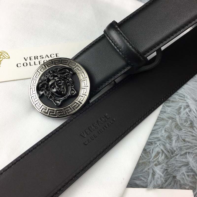 Side angle showing black leather texture of Versace Men Medusa Greca Leather Belt-Black