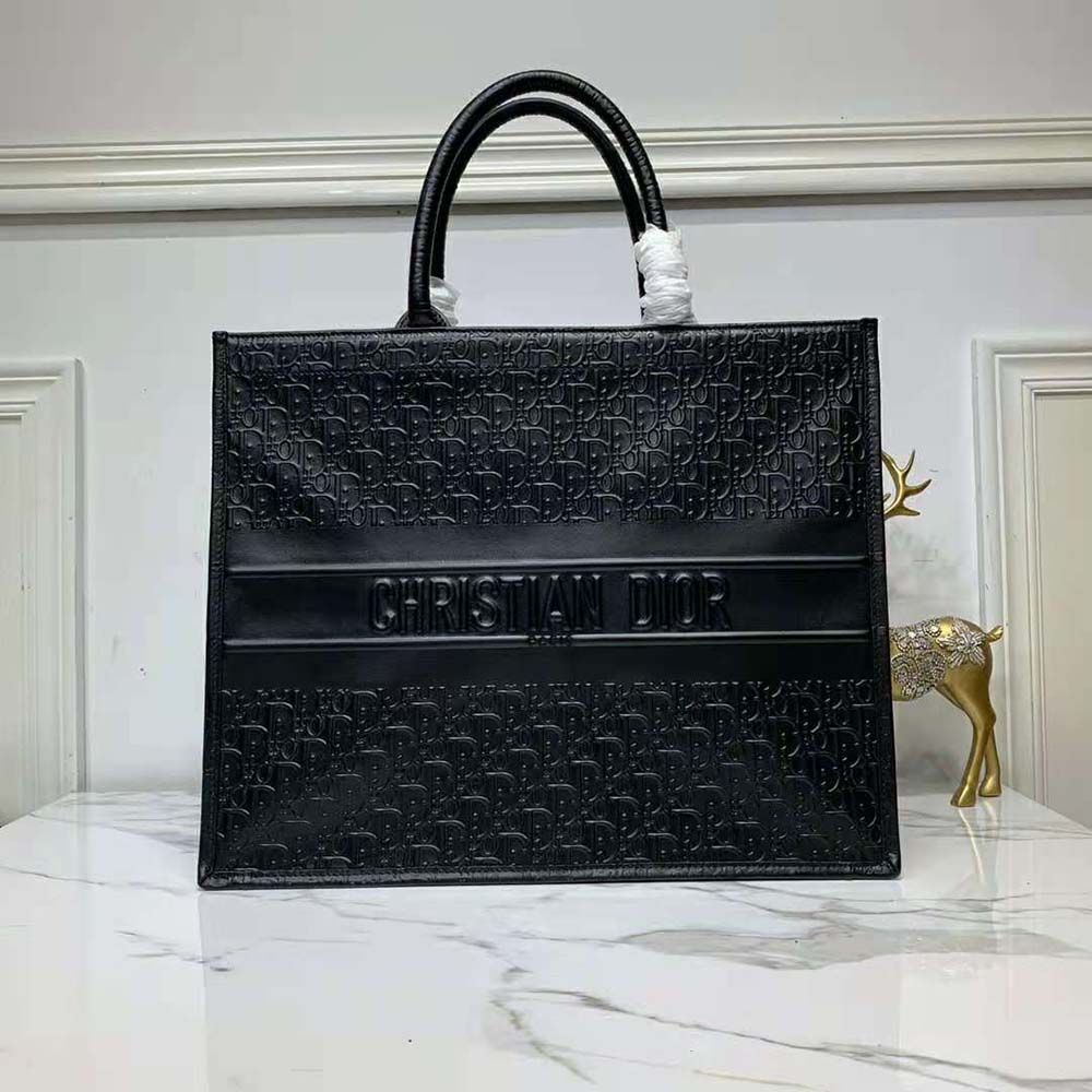 Close-up of embossed Dior Oblique pattern on black calfskin tote