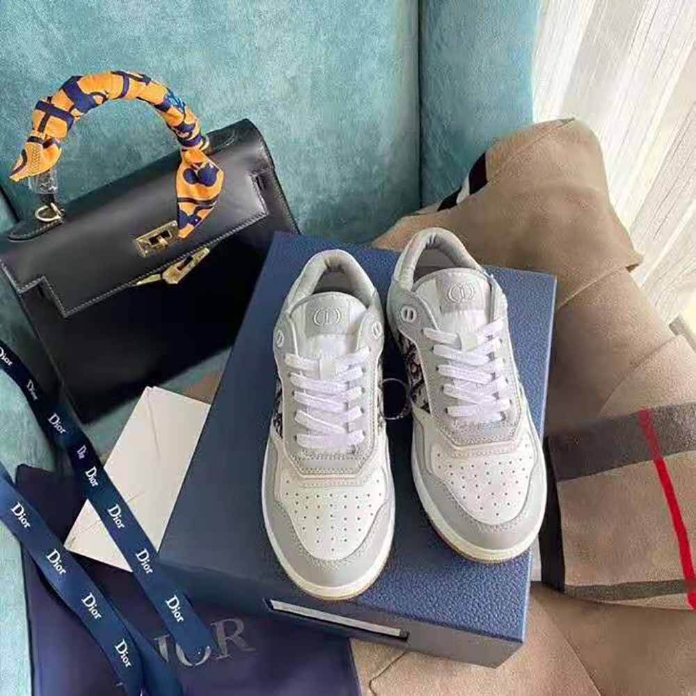 Close-up of Dior Oblique jacquard detail on Dior Men B27 sneaker