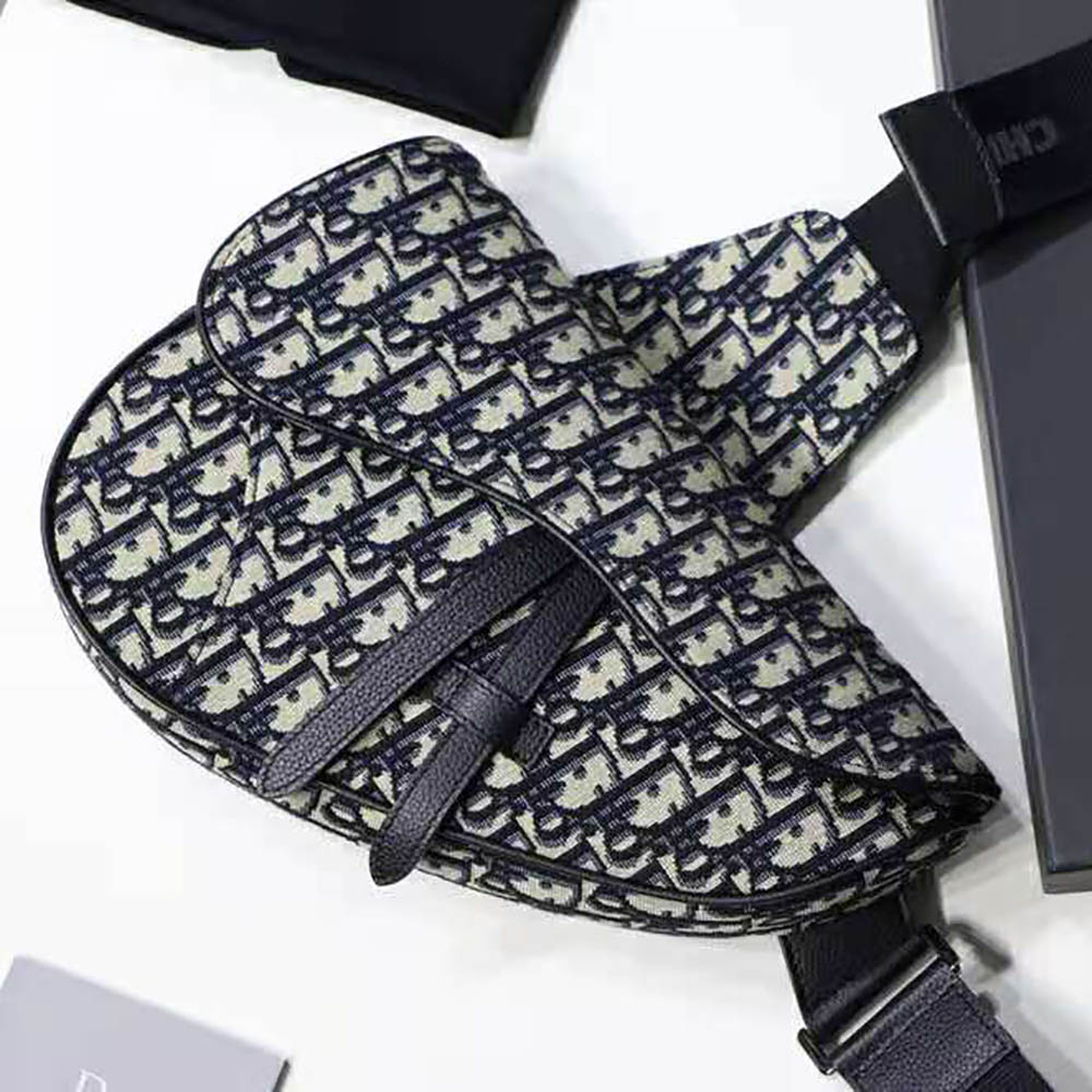 Side angle showing adjustable strap on Dior Men Saddle Bag