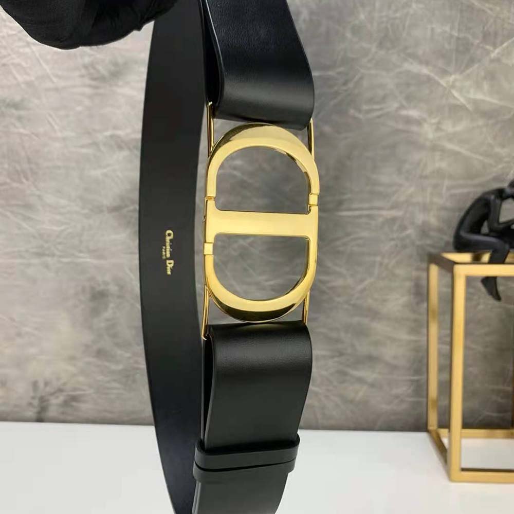 Full length of Dior Women 30 Montaigne Belt showing silhouette