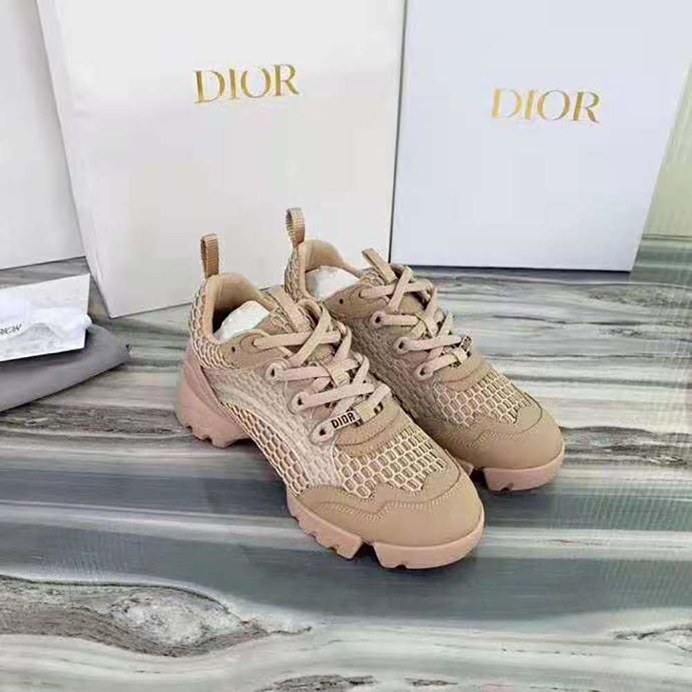 Dior logo hardware detail on Dior Women D-Connect Sneaker-Pink