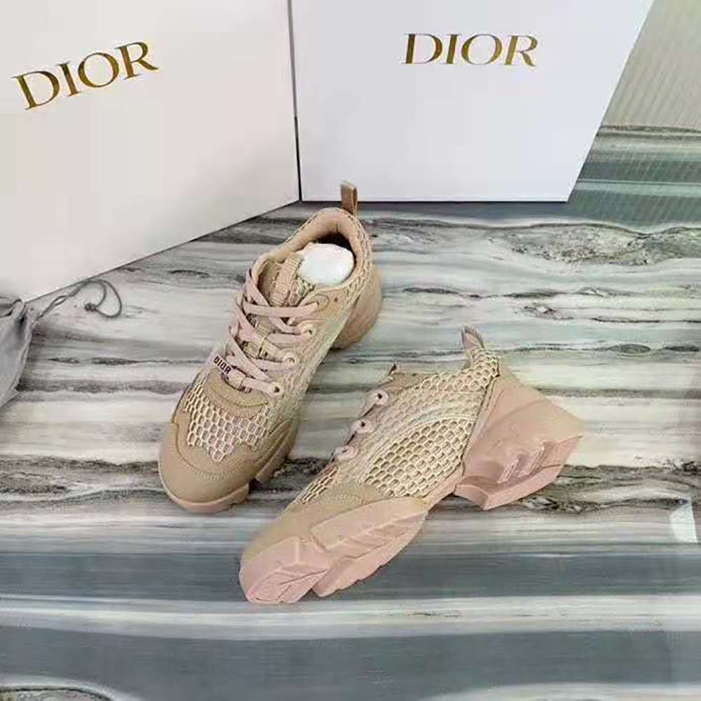 Close-up of pink leather and mesh on Dior Women D-Connect Sneaker-Pink