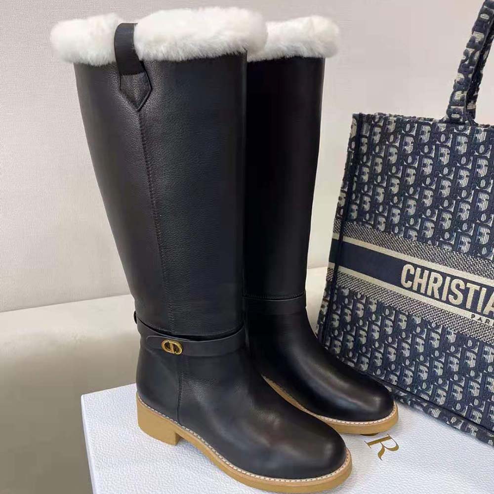 Close-up on silver Dior logo hardware of D-Furious Boot