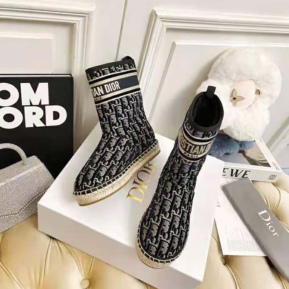 Back view showing silhouette and zipper of Dior Chez Moi Dior Granville boot