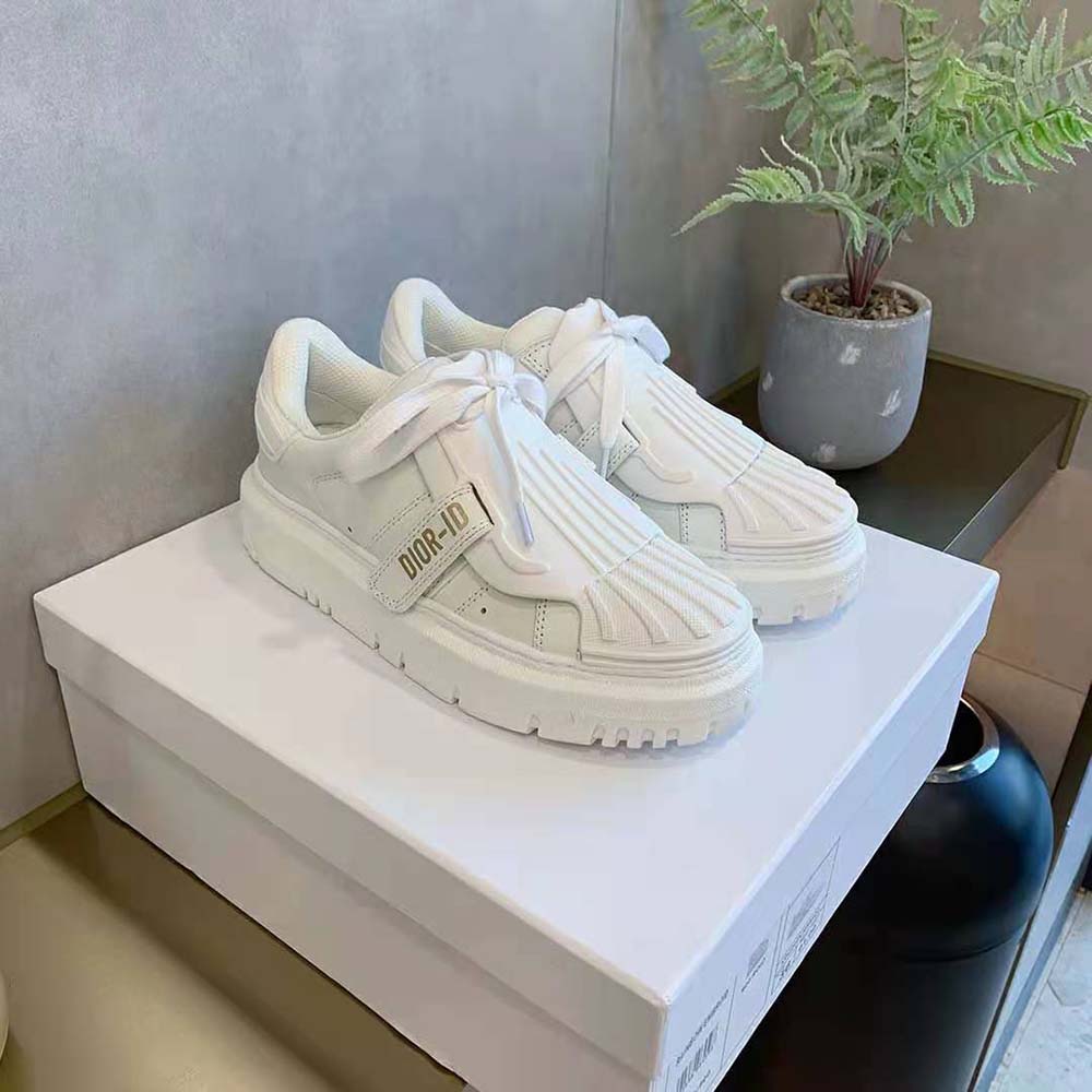 Close-up detail of silver hardware on Dior Women Dior-Id Sneaker