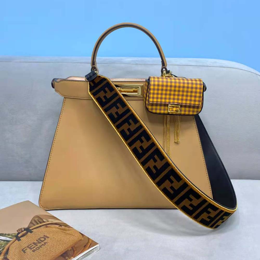 Fendi Women Peekaboo Iseeu Medium Leather Bag-Sandy - image 4