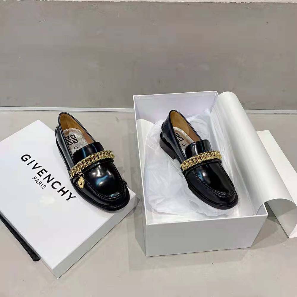 Close-up of silver chain detail on Givenchy Women Loafers in Leather with Chain-Black
