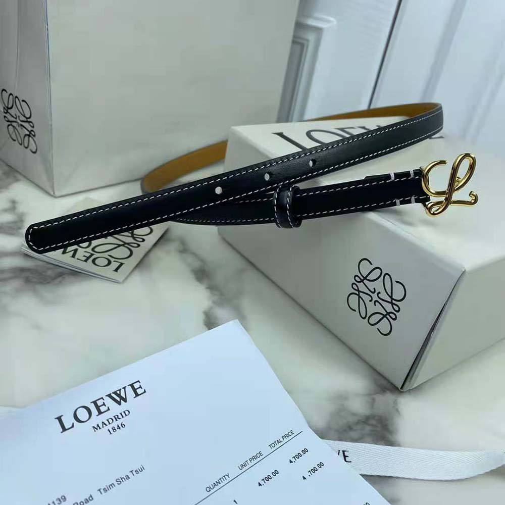 Side angle showing slim silhouette of Loewe Women Belt in Smooth Calfskin-Black