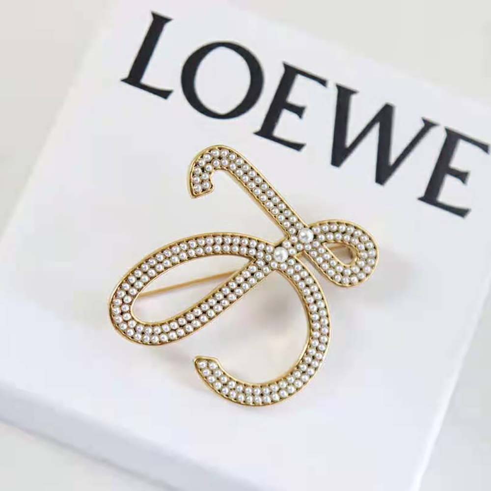 Side view of Loewe Women Brooch in Metal and Pearls highlighting metal finish