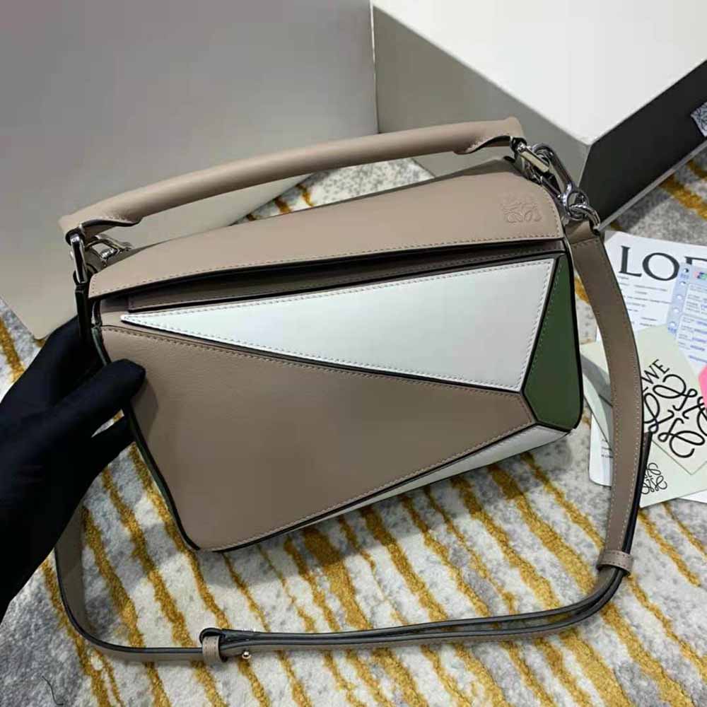 Close-up of silver hardware on Loewe Women Puzzle Bag in Classic Calfskin-White