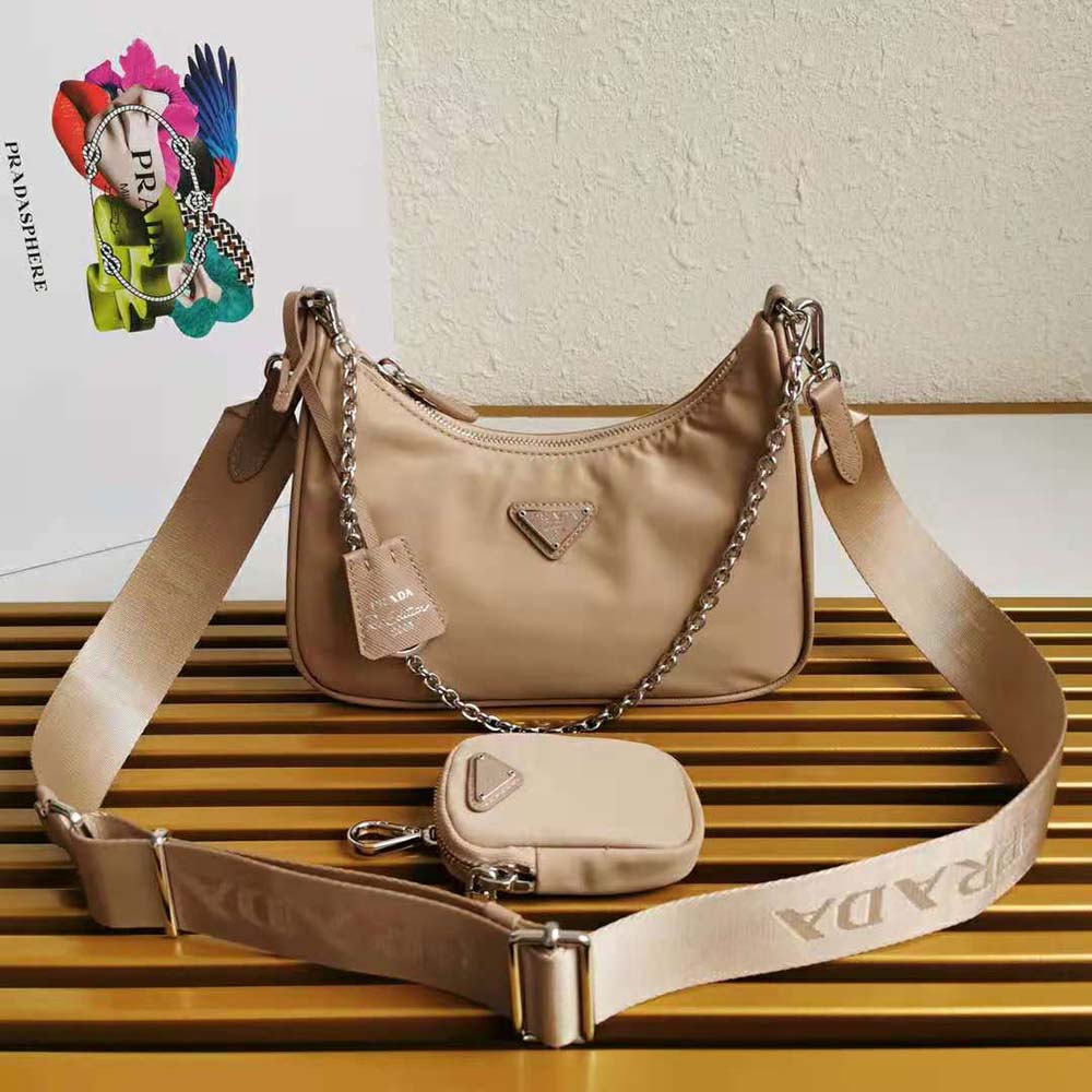 Close-up on silver Prada logo plaque of Re-Edition 2005 Nylon Bag-Pink