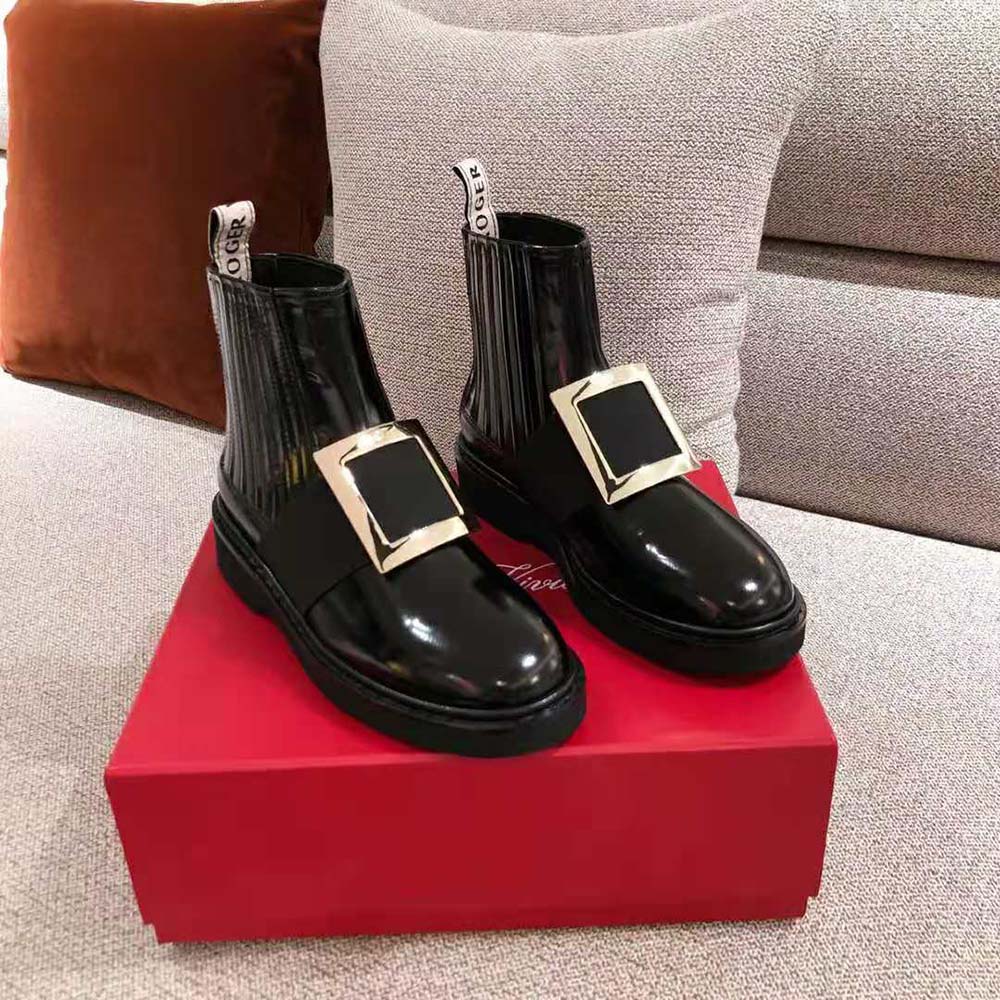 Close-up of metal buckle detail on Roger Vivier Chelsea Viv’ Rangers boots