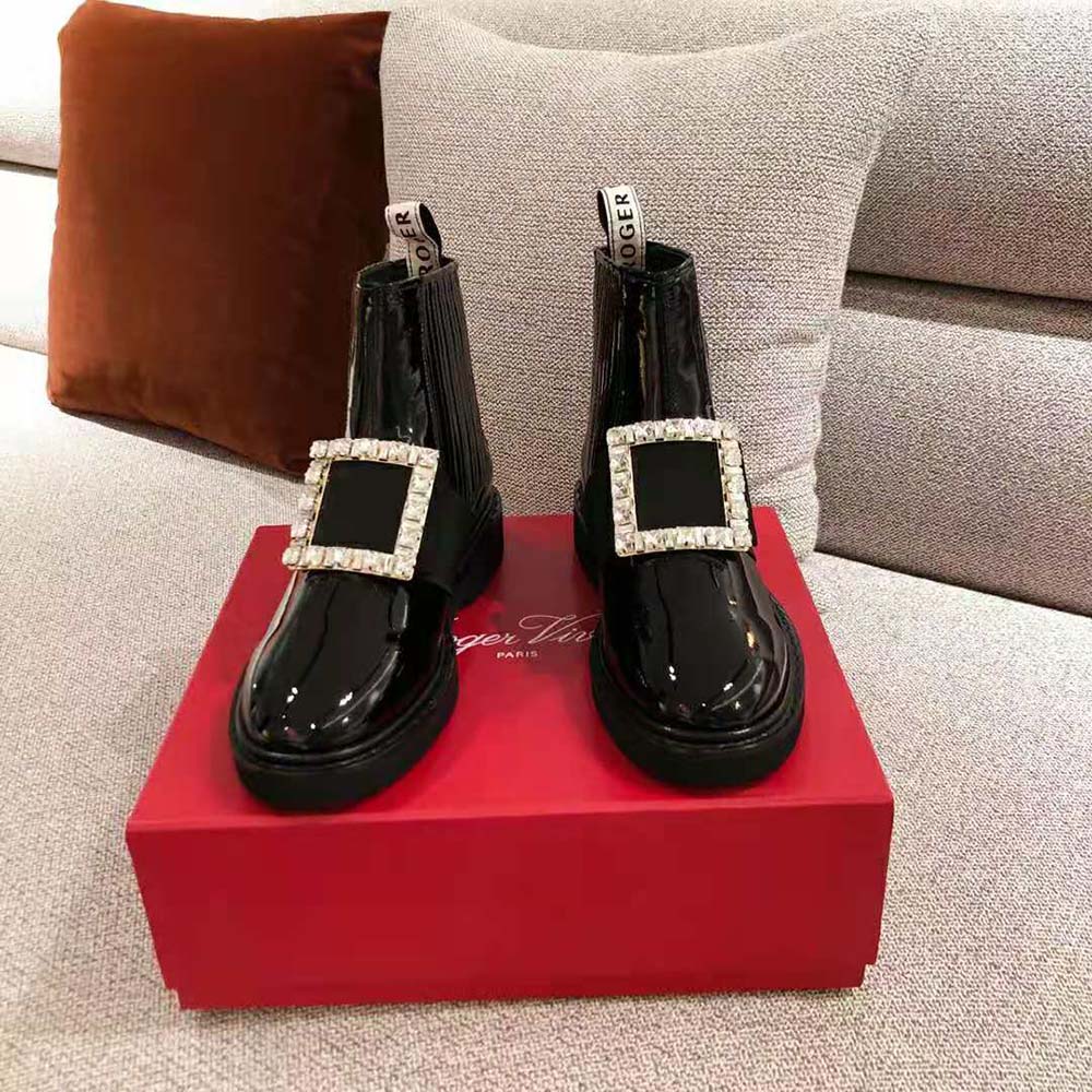Top view showcasing black leather and elastic panel of Roger Vivier Chelsea Viv’ Rangers boots