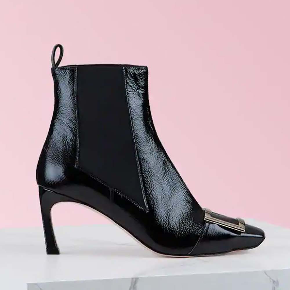 Side view of Roger Vivier Women Trompette Chelsea Boots black leather