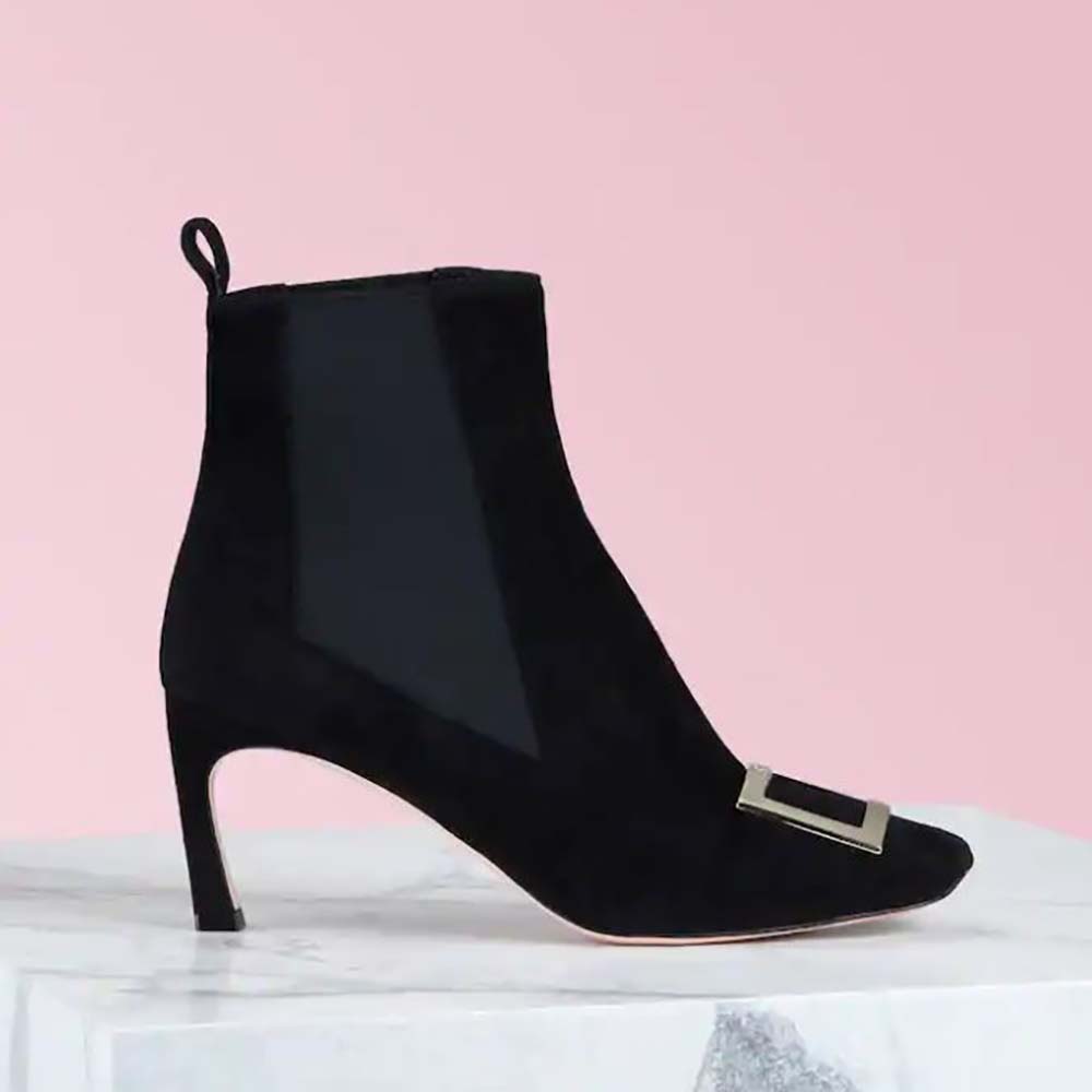 Side profile of Roger Vivier Women Trompette Chelsea Boots black leather