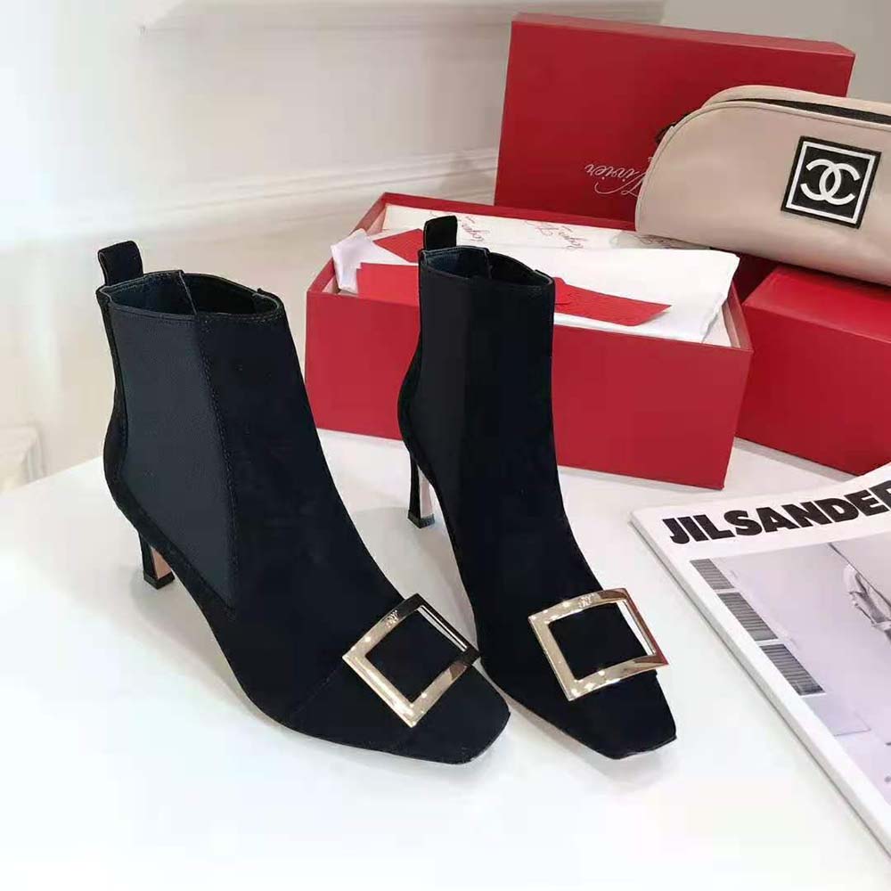 Top view of elastic side panels on Roger Vivier Trompette Chelsea Boots