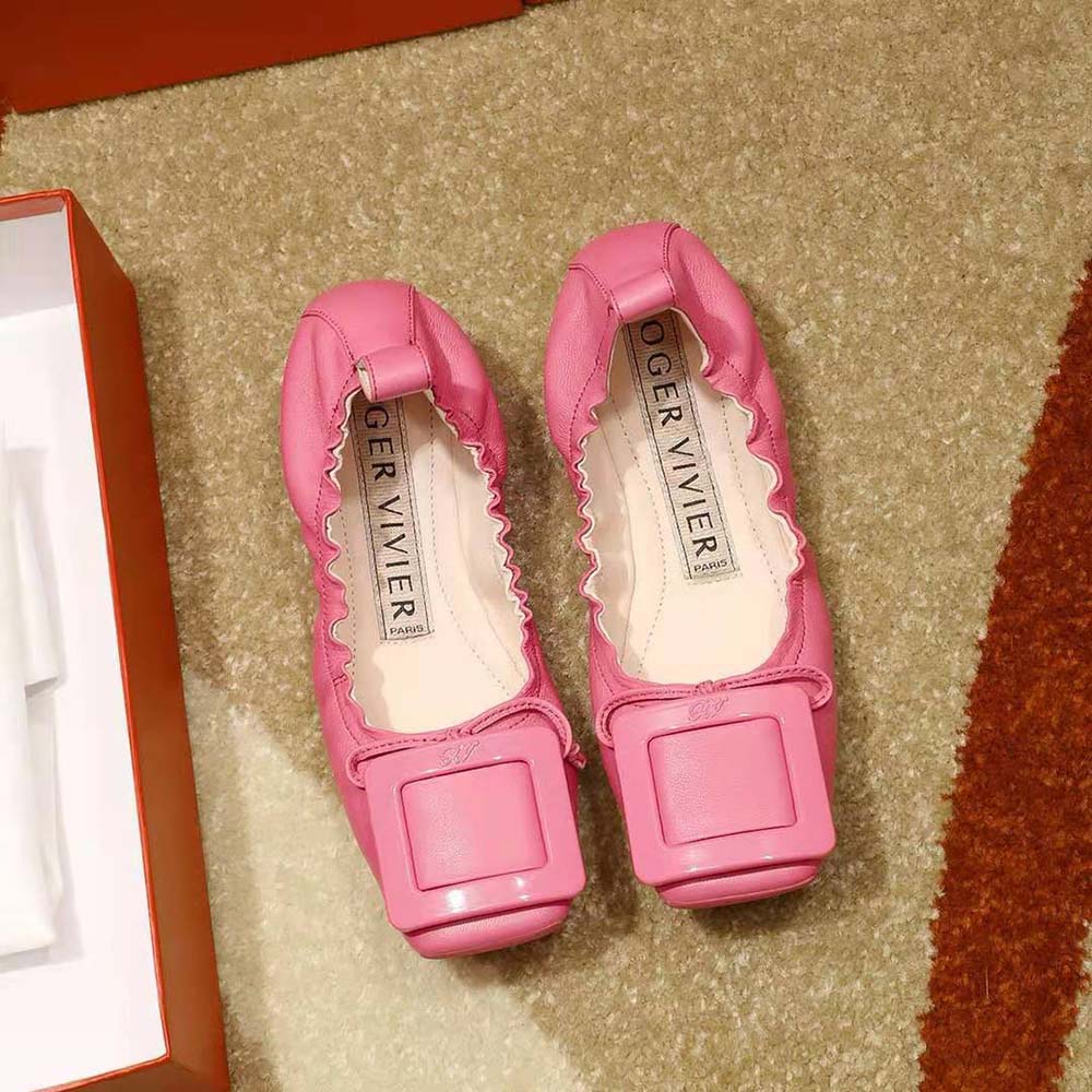 Close-up of lacquered buckle detail on Roger Vivier Viv’ Pockette Ballerinas