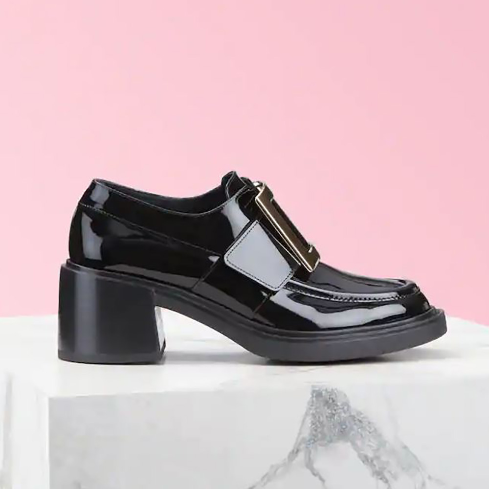 Side view of Roger Vivier Women Viv’ Rangers Metal Buckle Loafers black patent leather