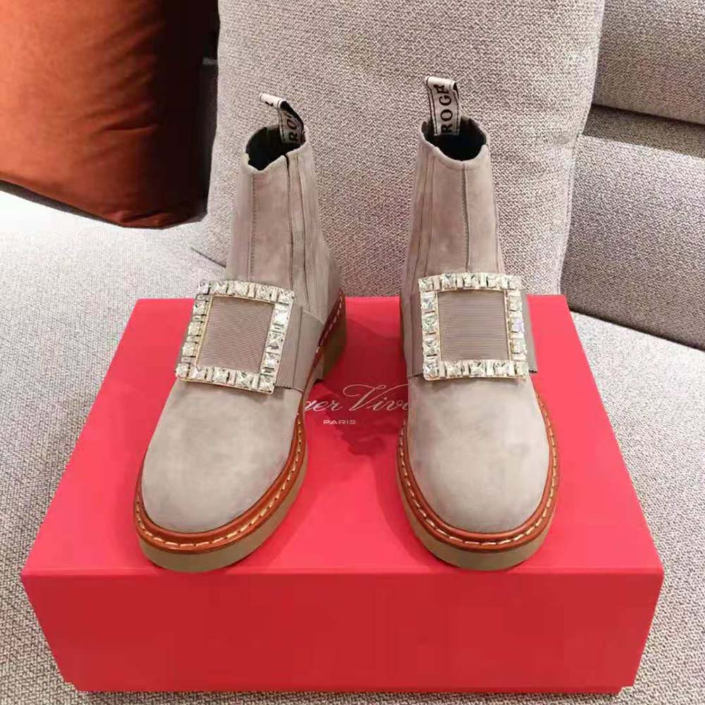 Top angle showing elastic side panels on Roger Vivier Viv’ Rangers Chelsea booties