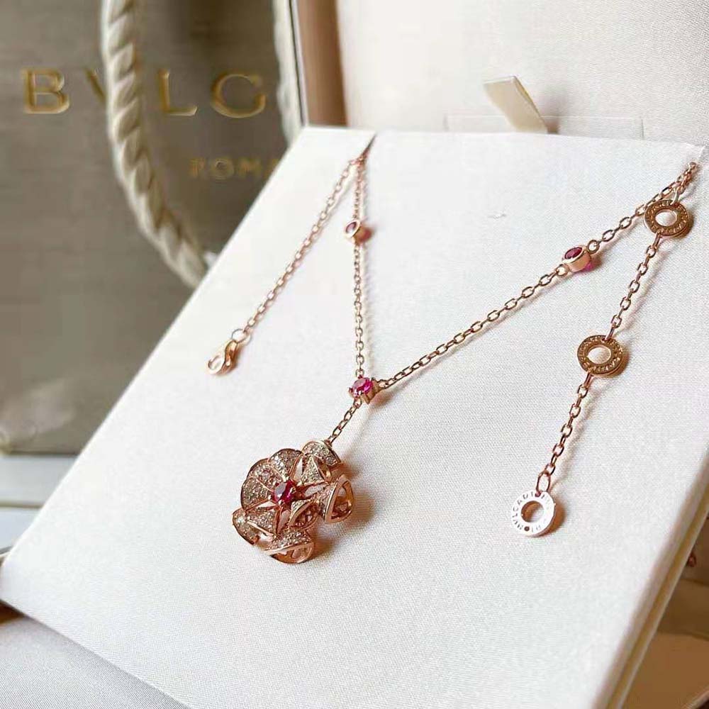 Side angle showing clasp and chain detail of Bvlgari Women Divas Dream Necklace