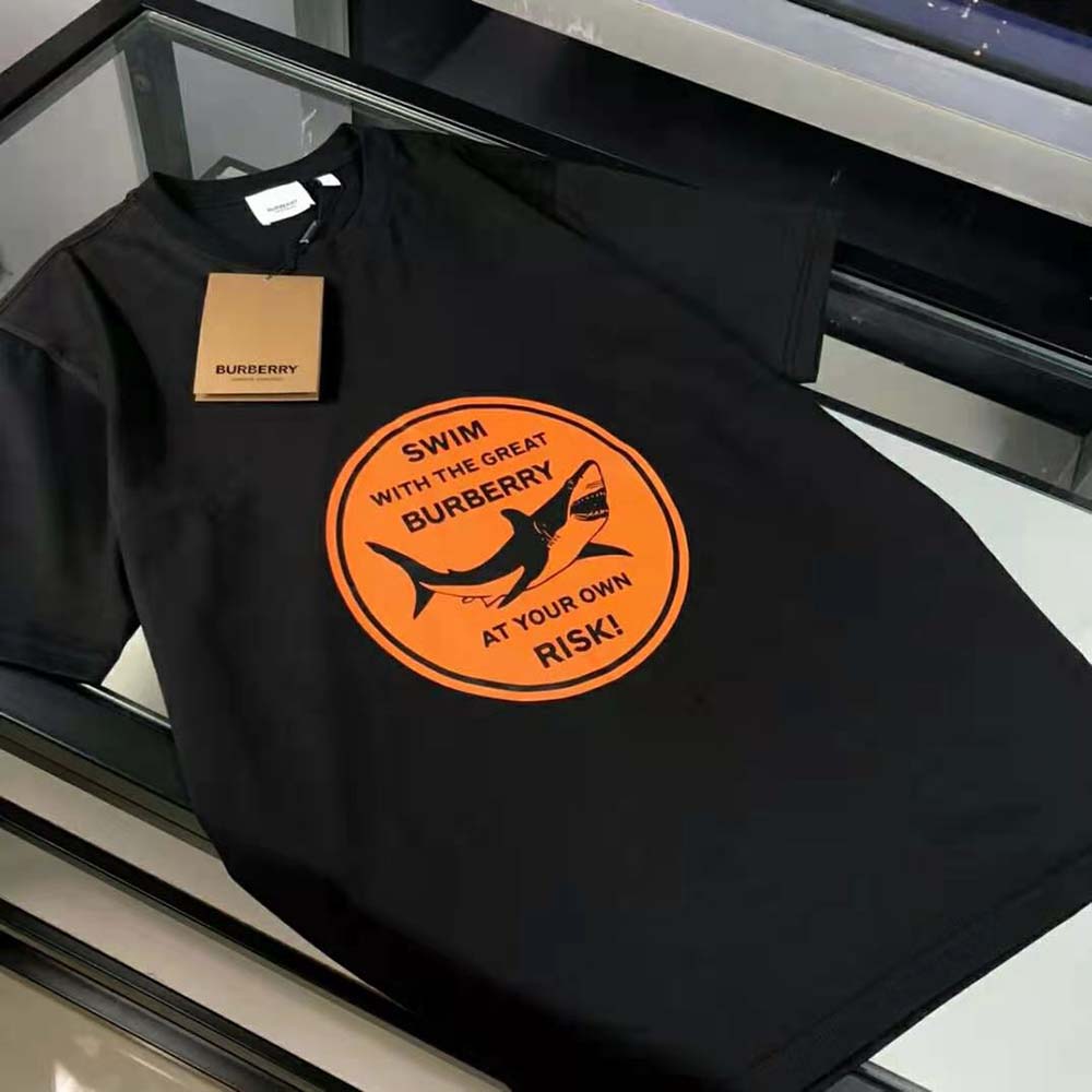 Close-up of shark graphic on Burberry Men Shark Graphic Cotton Oversized T-shirt-Black