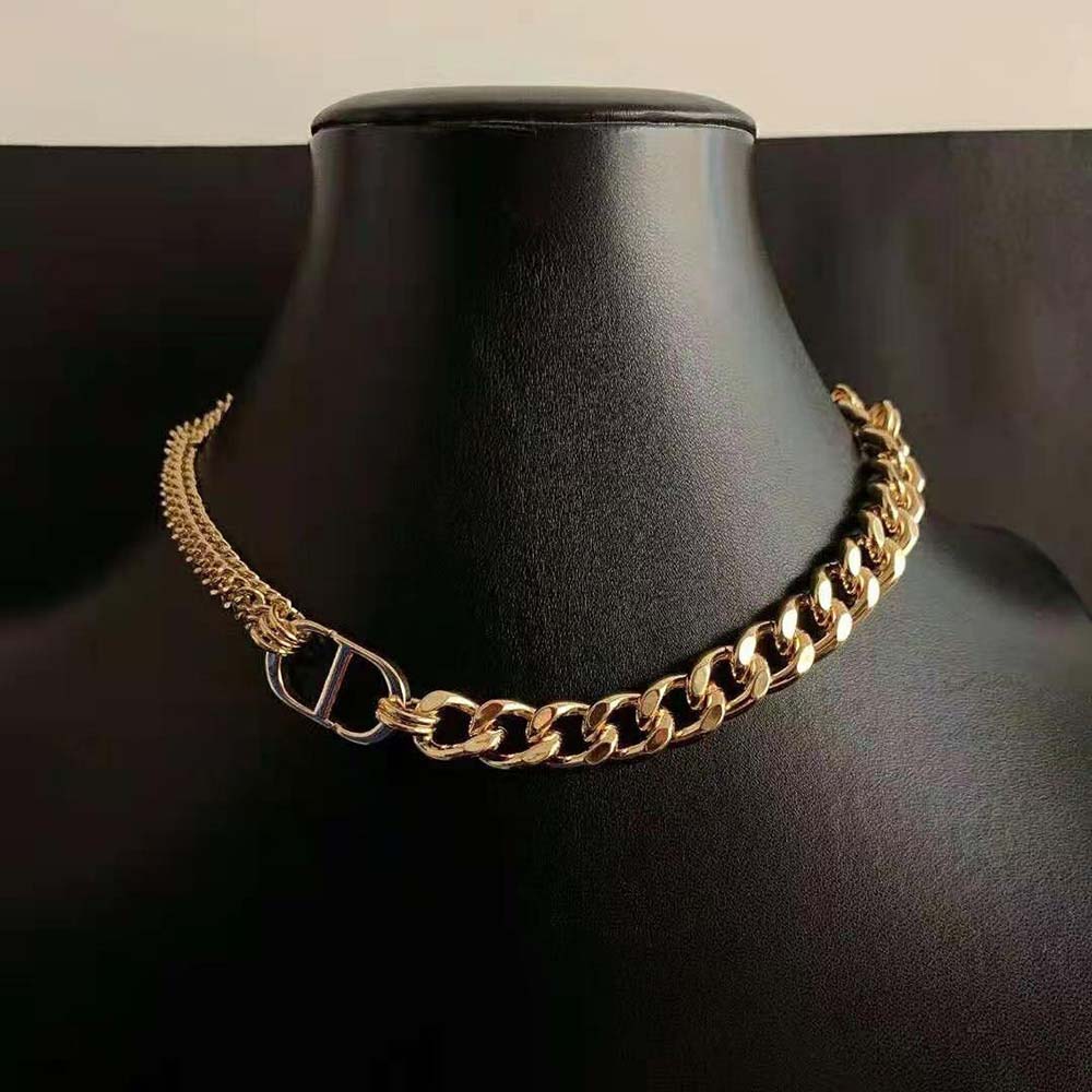 Full length of Dior Women 30 Montaigne Necklace on white background