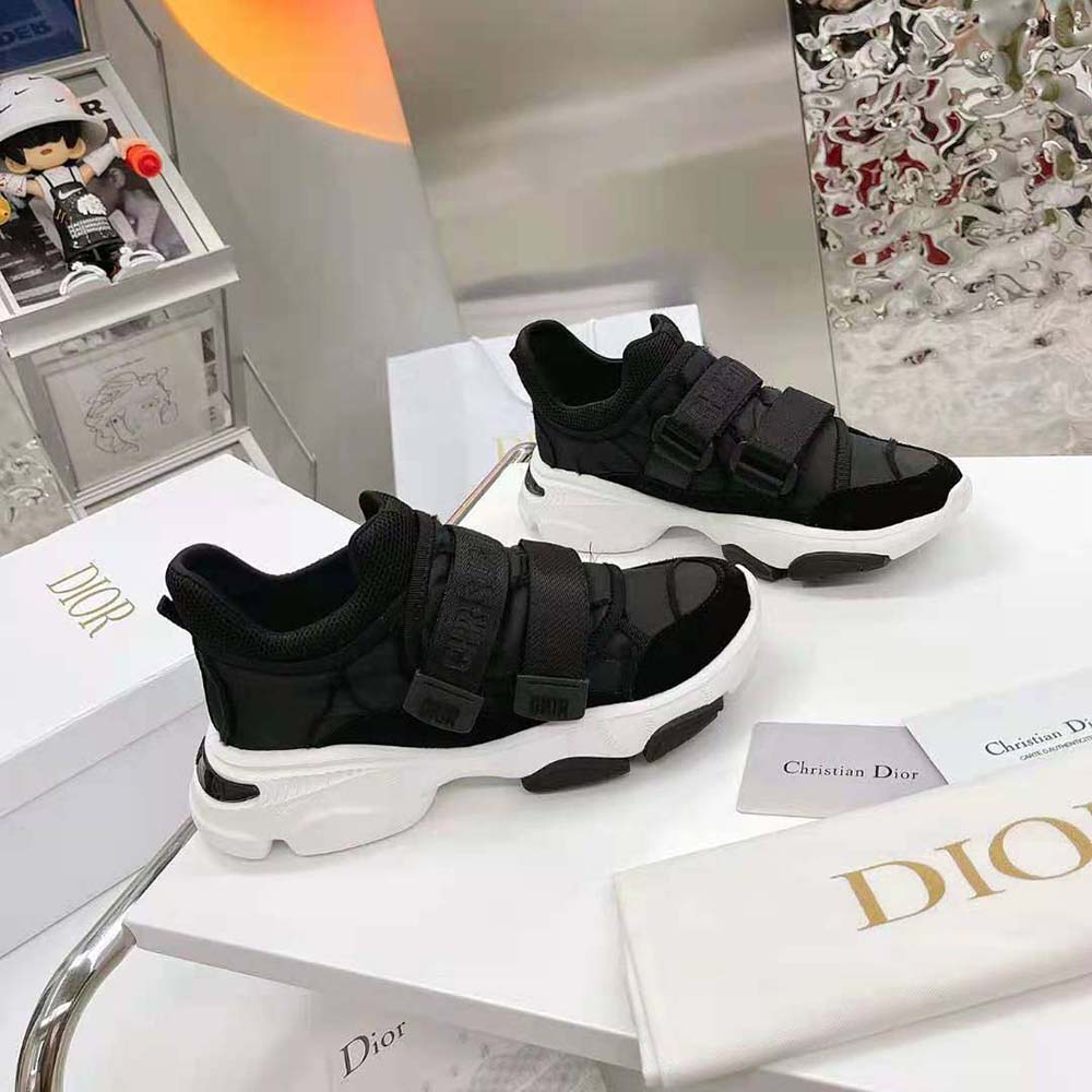 Overhead shot showing silhouette and sole of Dior Women D-Wander Sneaker