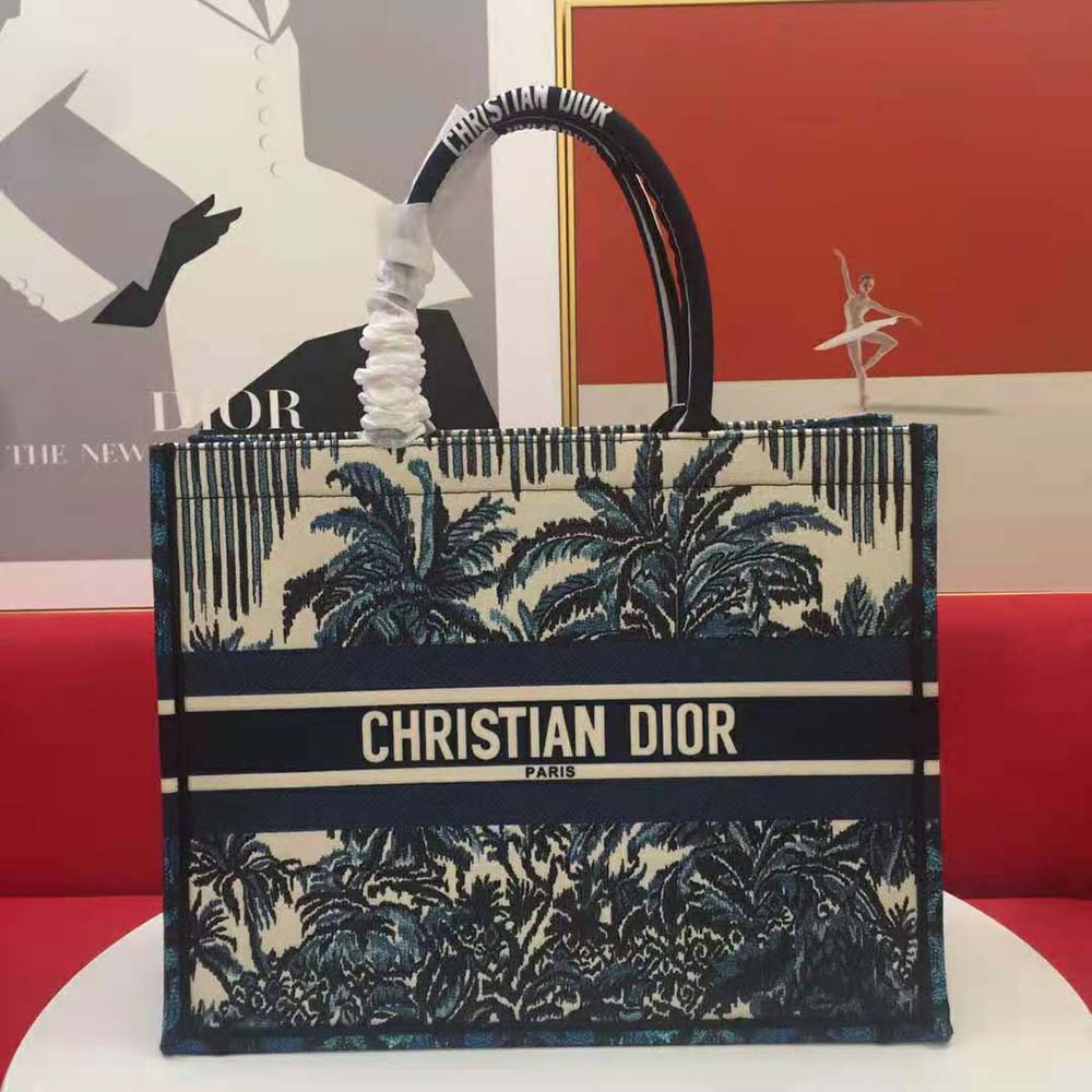 Close-up detail of palm embroidery on Dior Women Dior Book Tot