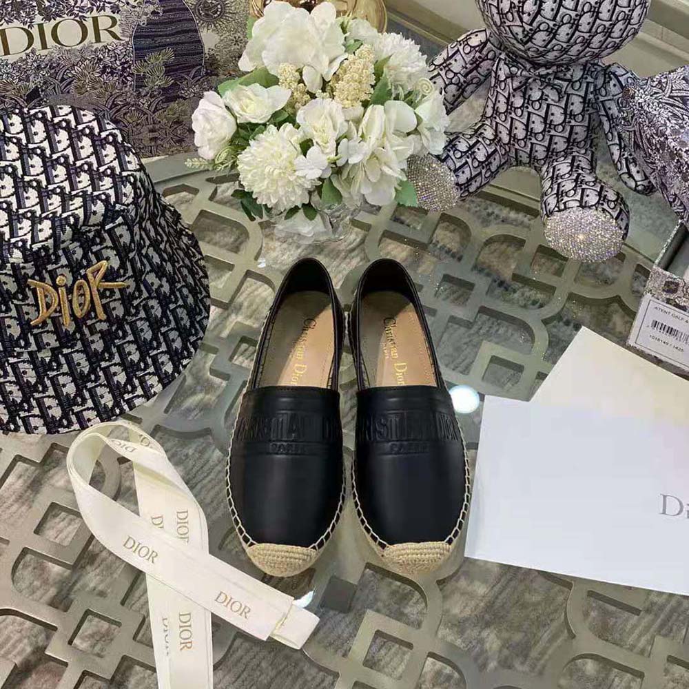 Close-up on embossed lambskin texture of Dior Women Dior Granville Espadrille