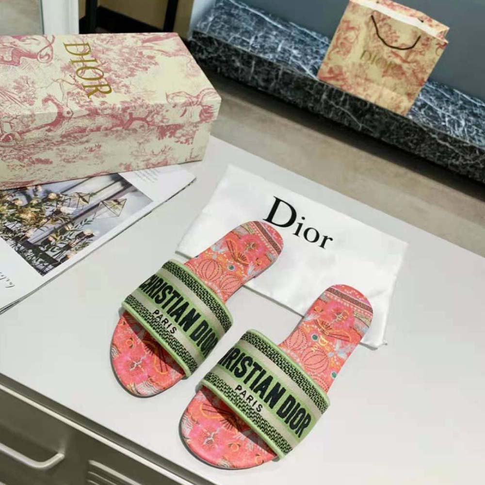 Close-up on multicolor embroidery of Dior Women Dway Slide sandal